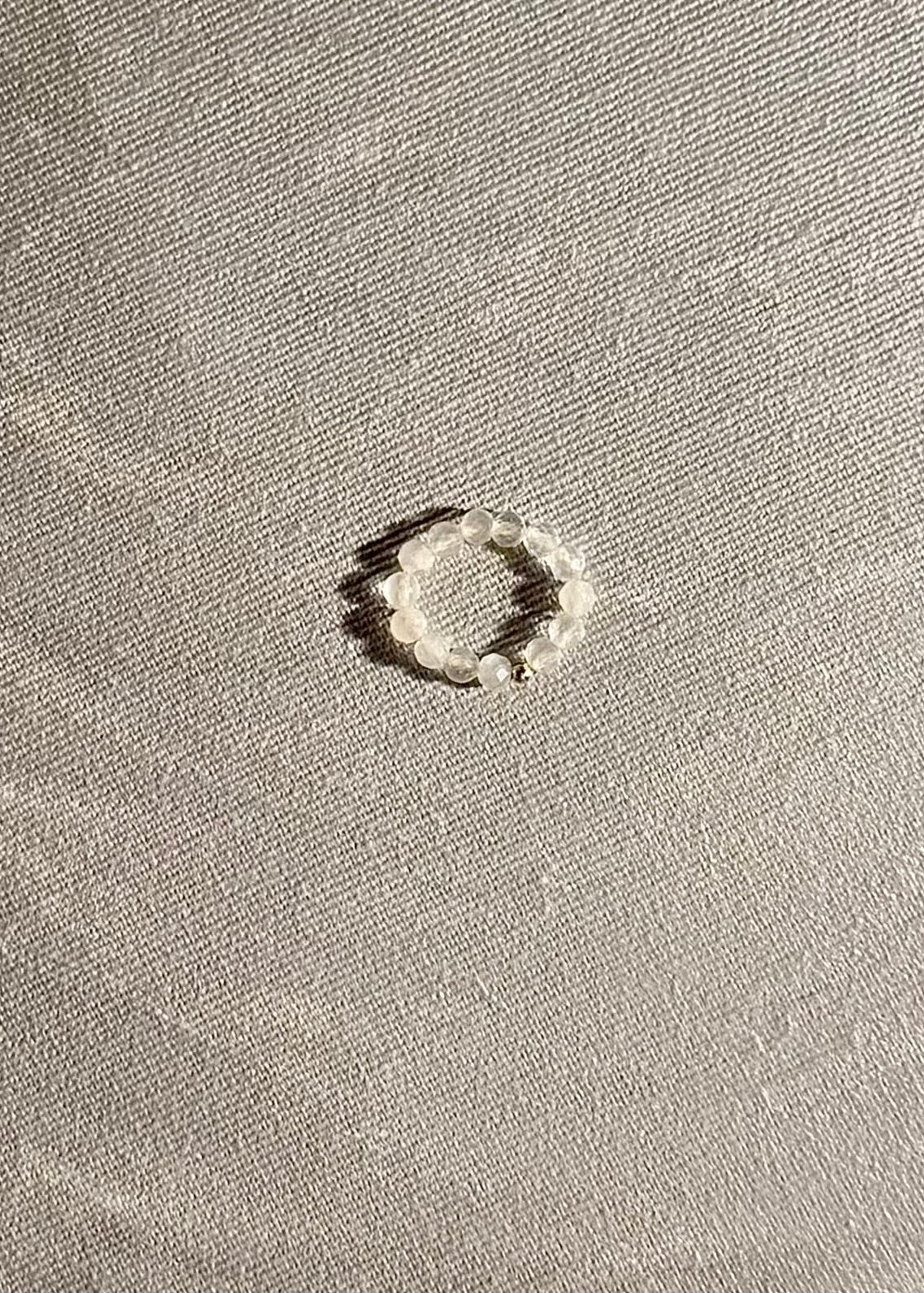 Pierścionek z kamieni księżycowych