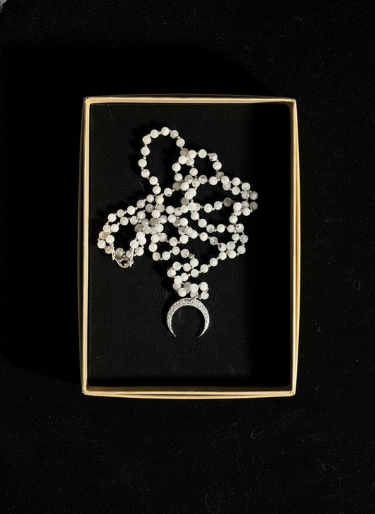 Naszyjnik z kamieni księżycowych