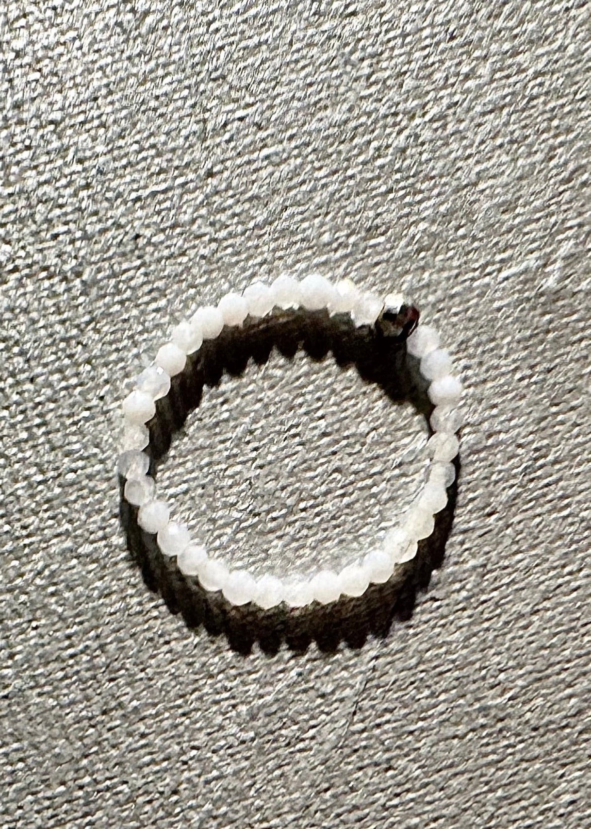 Pierścionek z kamieni księżycowych