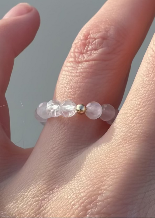 Pierścionek z kamieni księżycowych