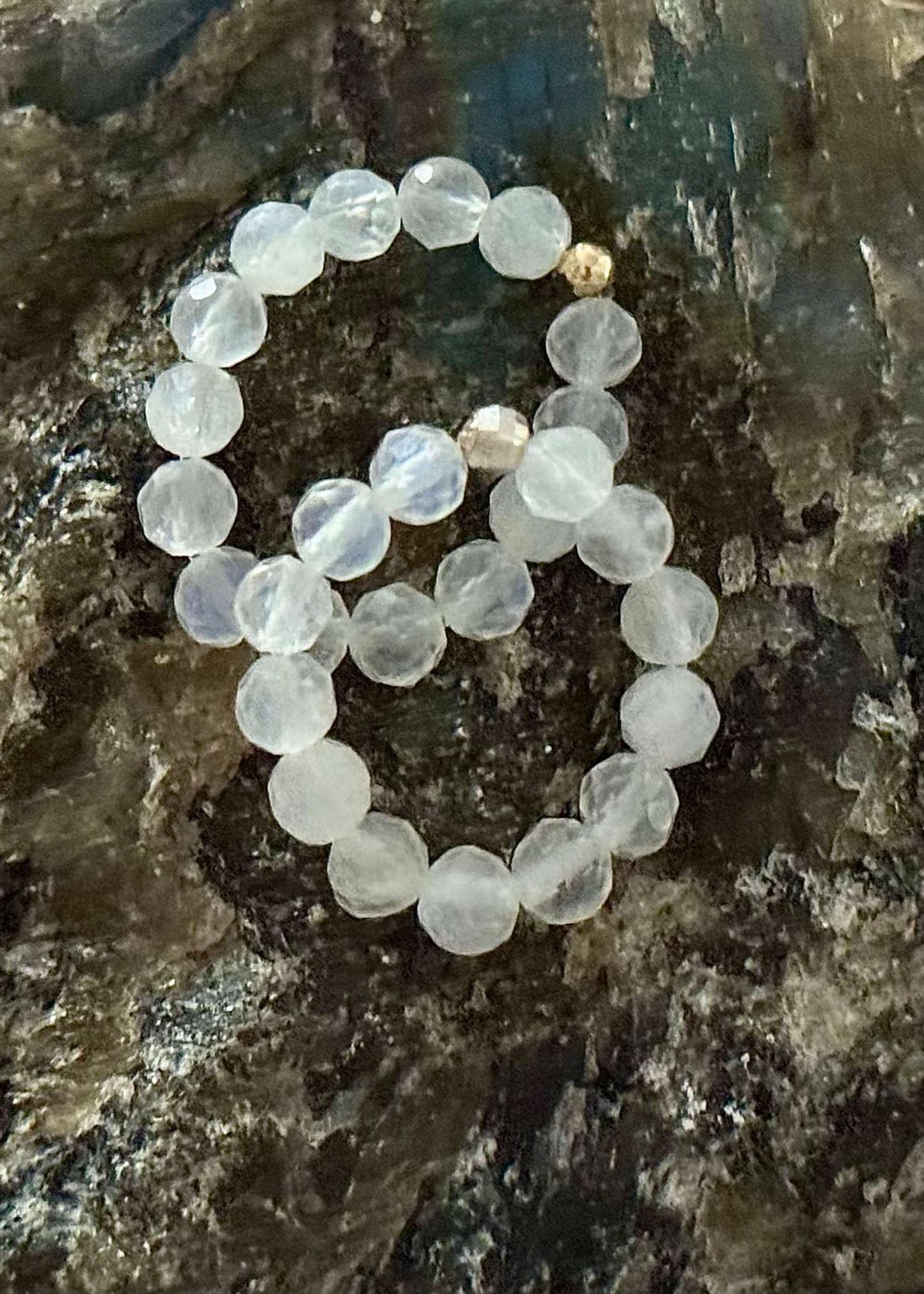 Pierścionek z kamieni księżycowych