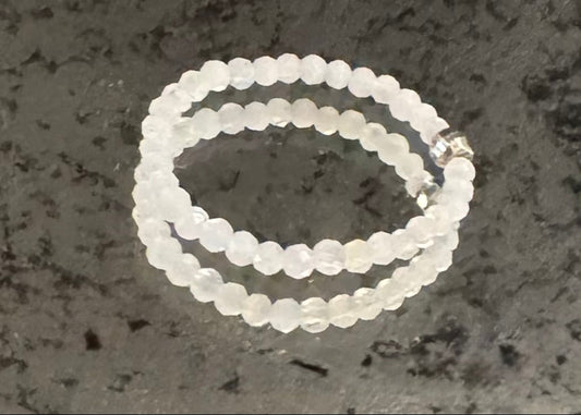 Pierścionek z kamieni księżycowych