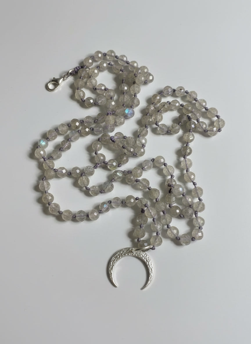 Długi naszyjnik z labradorytu