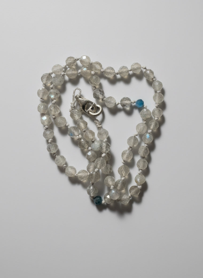 Labradorytowy choker z apatytami