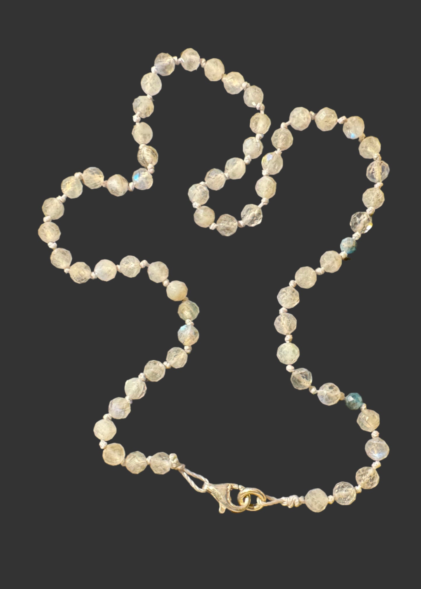 Labradorytowy choker z apatytami