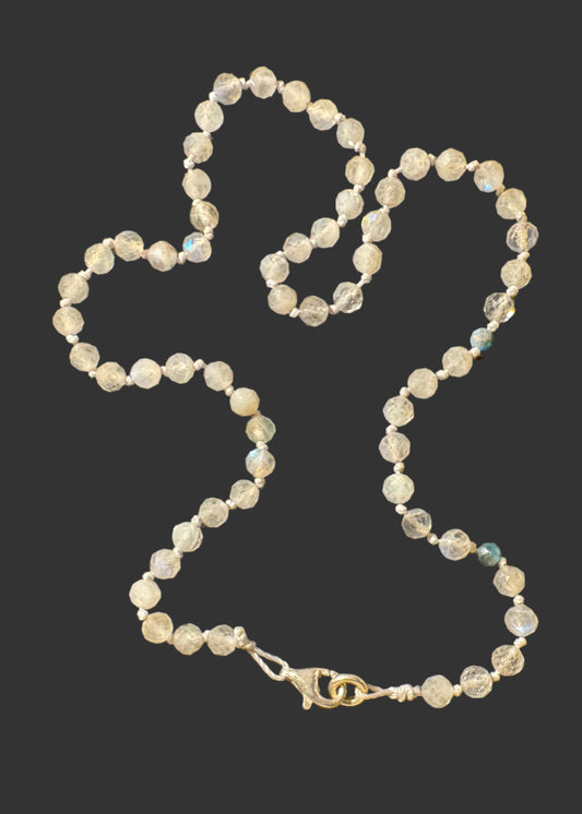 Labradorytowy choker z apatytami