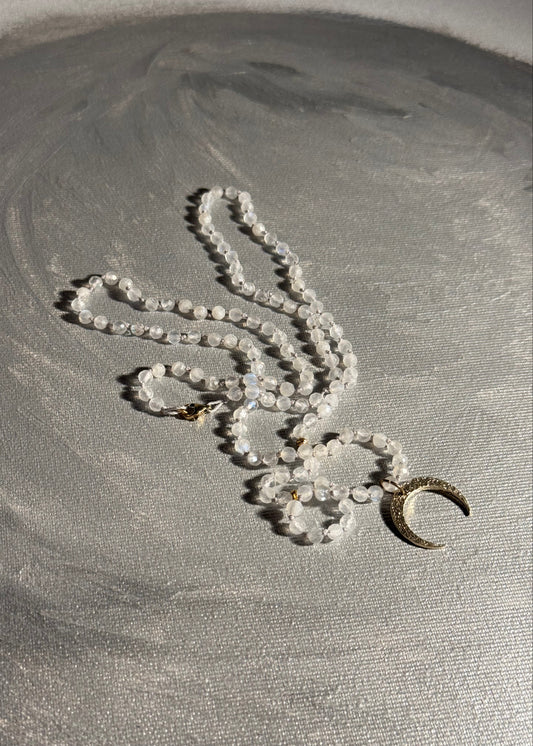 Naszyjnik z kamieni księżycowych