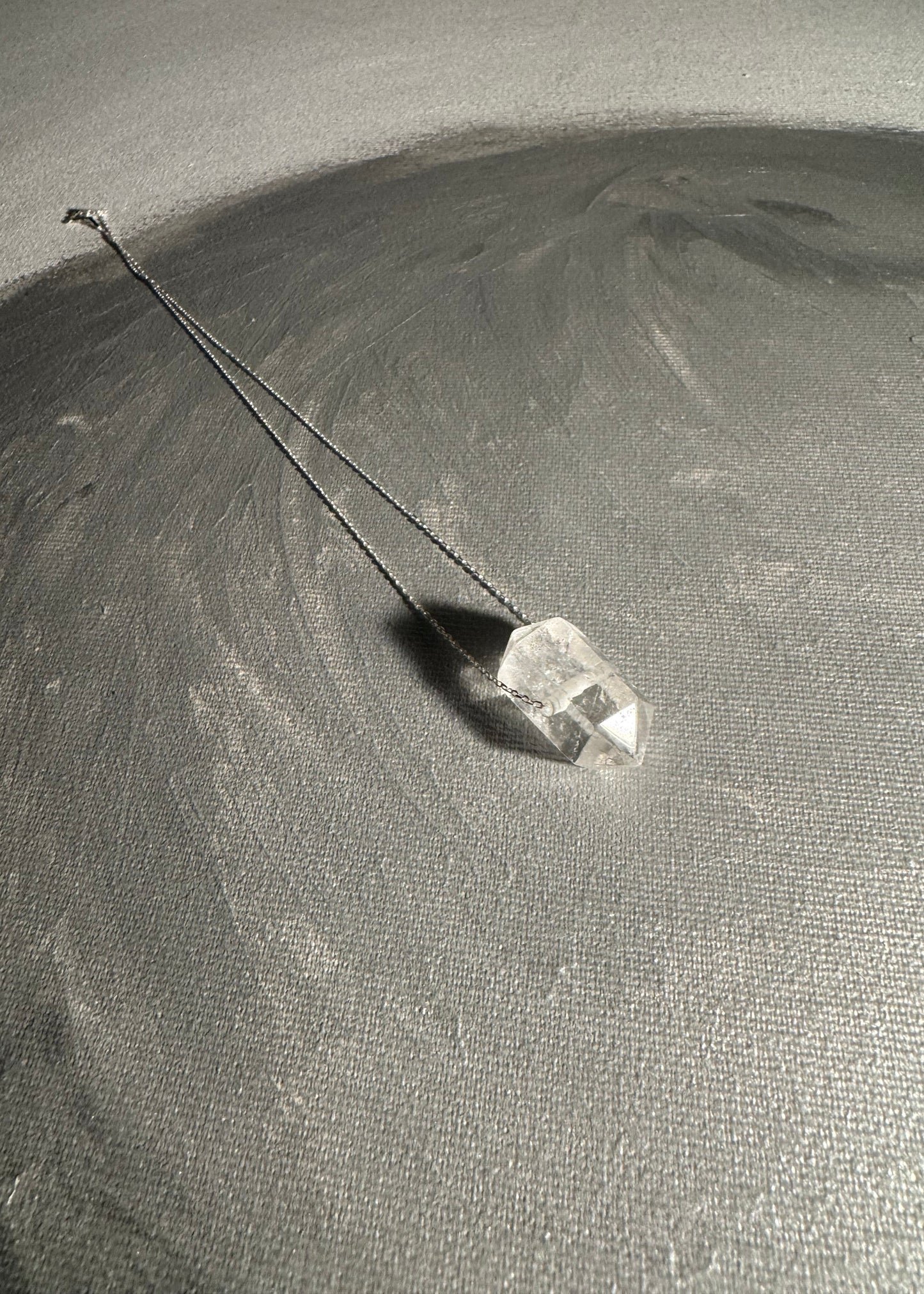 Kryształ górski na łańcuszku