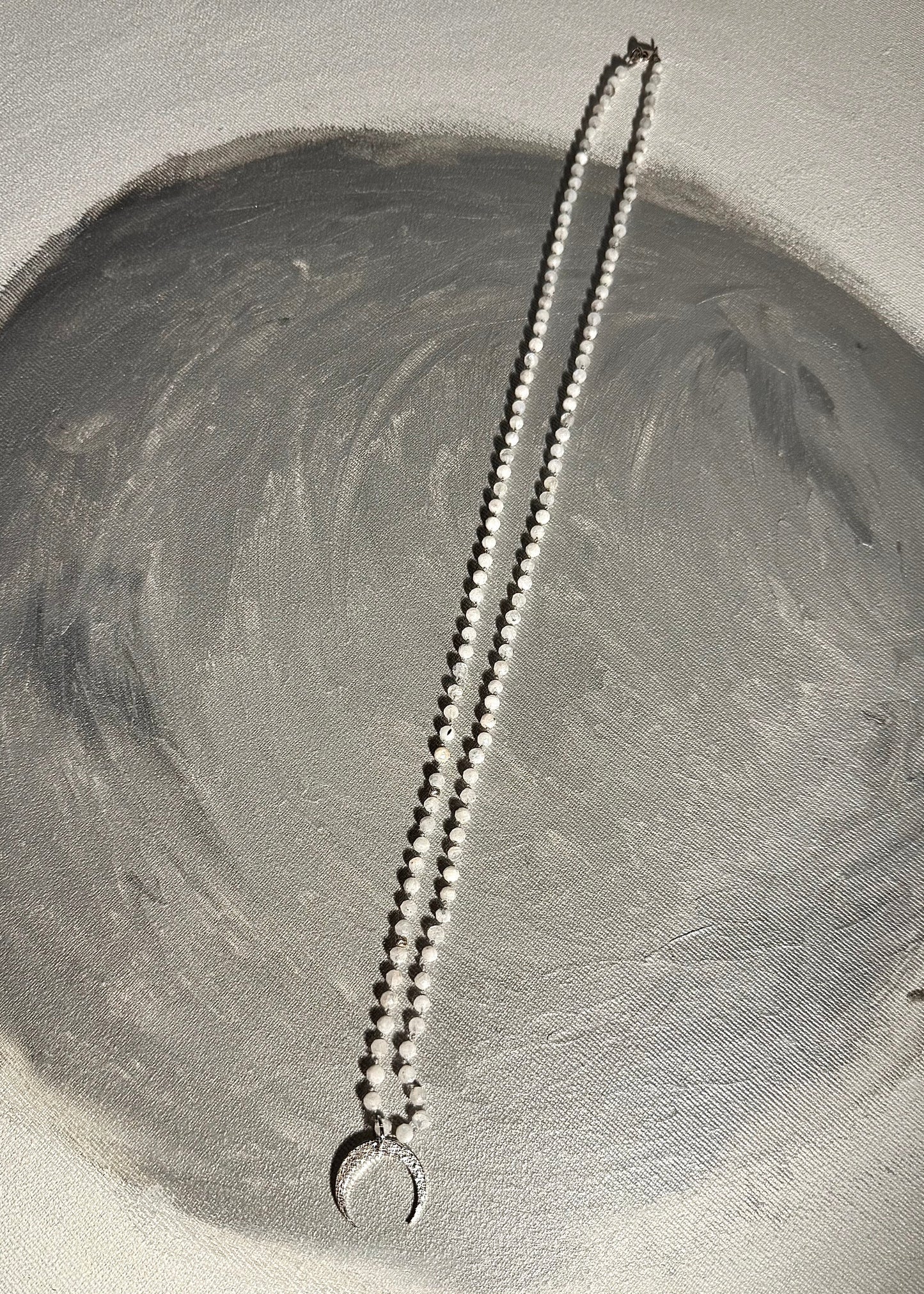 Naszyjnik z kamieni księżycowych