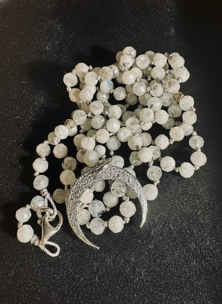 Naszyjnik z kamieni księżycowych