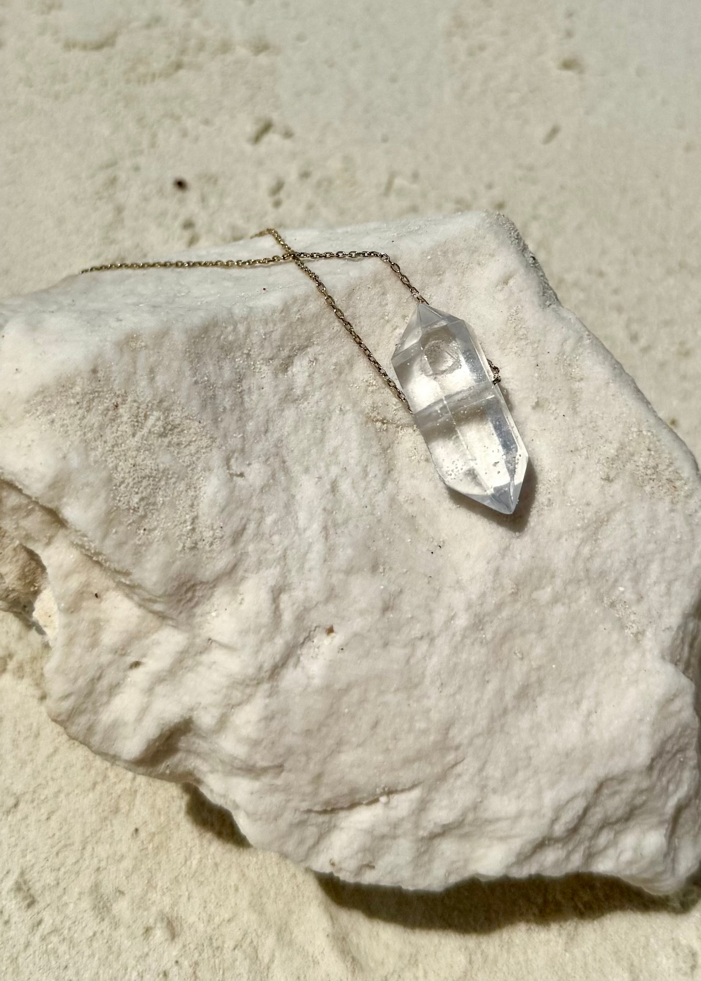 Kryształ górski na łańcuszku