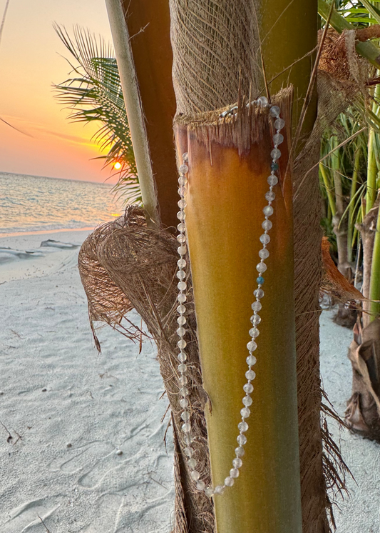 Labradorytowy choker z apatytami