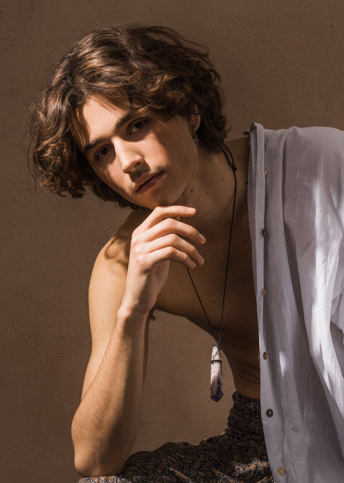 Ametyst na sznurze bawełnianym